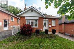 569 MCROBERTS AVENUE Toronto, ON M6E 4R5