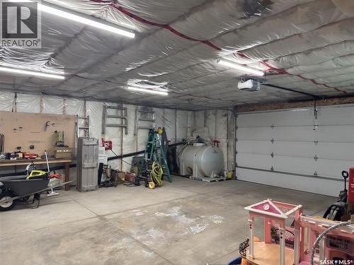 139 Lakeview Drive, Island View, SK - Indoor Photo Showing Garage