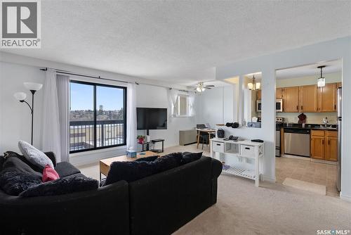701 430 5Th Avenue N, Saskatoon, SK - Indoor Photo Showing Living Room