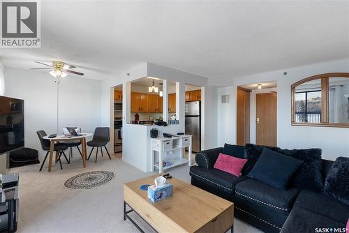 701 430 5Th Avenue N, Saskatoon, SK - Indoor Photo Showing Living Room