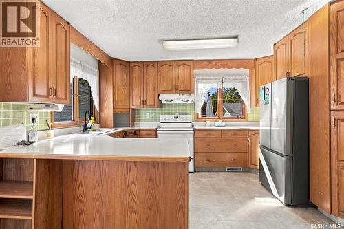 610 Acadia Drive, Saskatoon, SK - Indoor Photo Showing Kitchen