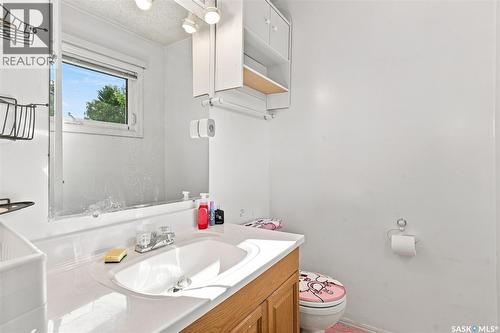 610 Acadia Drive, Saskatoon, SK - Indoor Photo Showing Bathroom