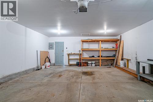 610 Acadia Drive, Saskatoon, SK - Indoor Photo Showing Garage