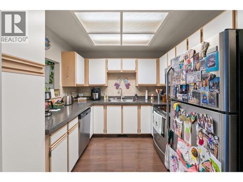 130 Dundas Rd. Road Unit# 5 Lot# 5, Kelowna, BC - Indoor Photo Showing Kitchen With Double Sink