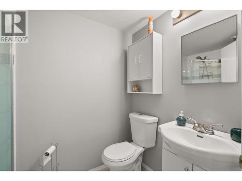 130 Dundas Rd. Road Unit# 5 Lot# 5, Kelowna, BC - Indoor Photo Showing Bathroom