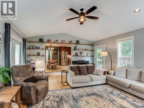 2451 Cunningham Road, Slocan Park, BC - Indoor Photo Showing Living Room