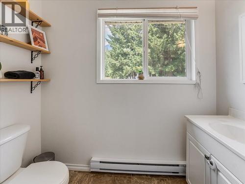 2451 Cunningham Road, Slocan Park, BC - Indoor Photo Showing Bathroom