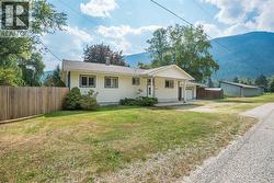 Front/Parking - 