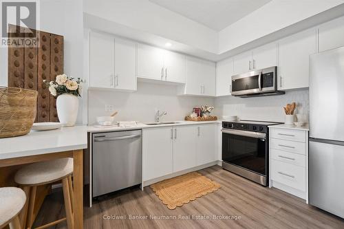 78 - 940 St. David Street N, Centre Wellington (Fergus), ON - Indoor Photo Showing Kitchen With Stainless Steel Kitchen With Upgraded Kitchen