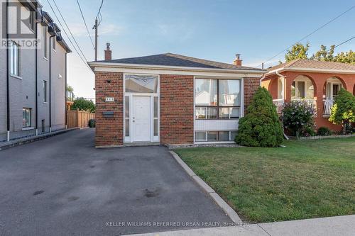 LOWER - 343 RANEE AVENUE , Toronto, Ontario M6A 1N9 2