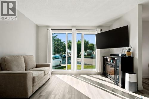 55 Trident Crescent, Saskatoon, SK - Indoor Photo Showing Living Room