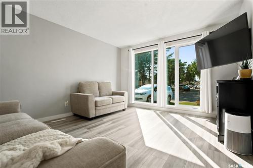 55 Trident Crescent, Saskatoon, SK - Indoor Photo Showing Living Room