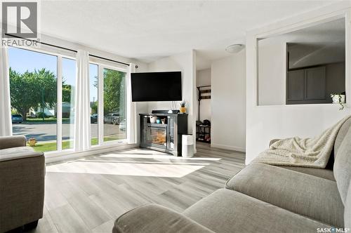 55 Trident Crescent, Saskatoon, SK - Indoor Photo Showing Living Room
