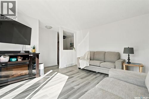 55 Trident Crescent, Saskatoon, SK - Indoor Photo Showing Living Room