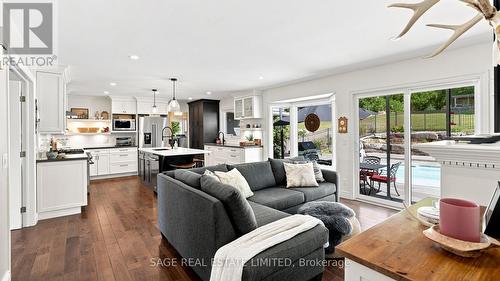 7632 County 9 Road, Clearview, ON - Indoor