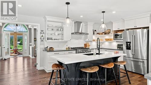 7632 County 9 Road, Clearview, ON - Indoor Photo Showing Kitchen With Upgraded Kitchen