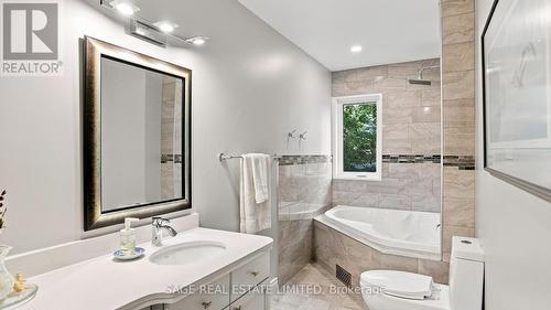 7632 County 9 Road, Clearview, ON - Indoor Photo Showing Bathroom