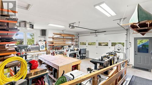 7632 County 9 Road, Clearview, ON - Indoor Photo Showing Garage