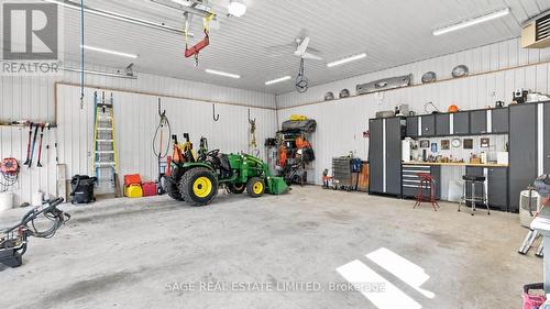 7632 County 9 Road, Clearview, ON - Indoor Photo Showing Garage