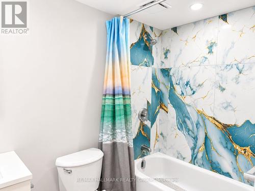 735 Borthwick Avenue, Ottawa, ON - Indoor Photo Showing Bathroom