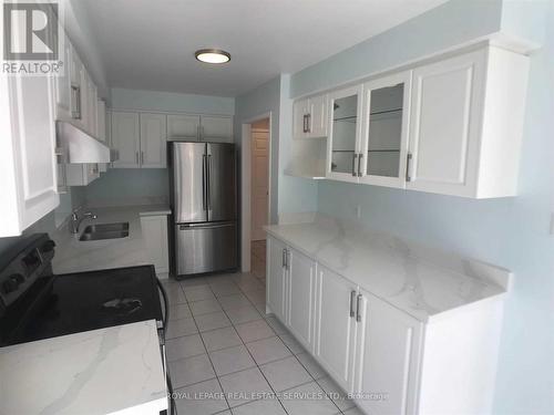5252 Bushelgrove Circle, Mississauga, ON - Indoor Photo Showing Kitchen With Double Sink