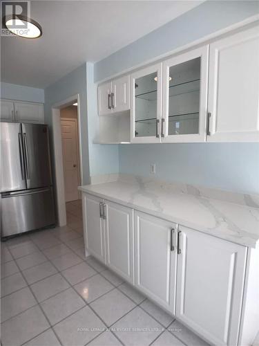 5252 Bushelgrove Circle, Mississauga, ON - Indoor Photo Showing Kitchen