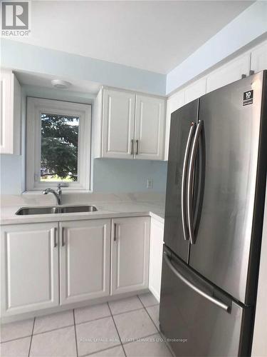 5252 Bushelgrove Circle, Mississauga, ON - Indoor Photo Showing Kitchen With Double Sink
