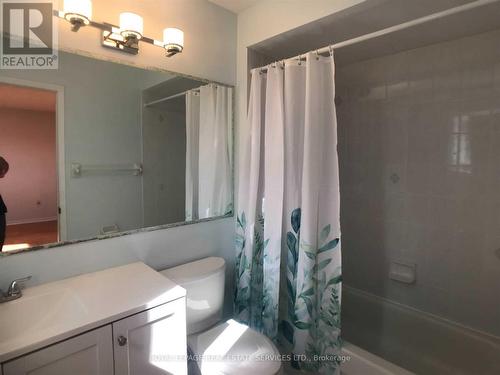 5252 Bushelgrove Circle, Mississauga, ON - Indoor Photo Showing Bathroom
