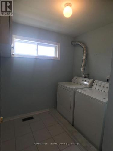 5252 Bushelgrove Circle, Mississauga, ON - Indoor Photo Showing Laundry Room