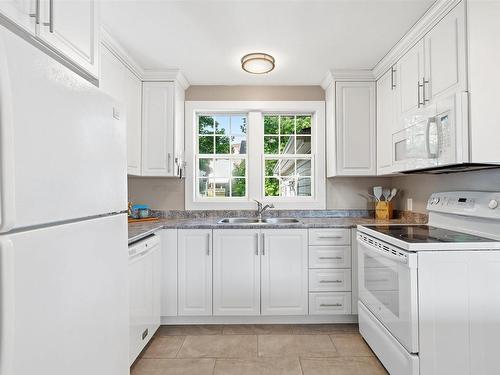 42 Birch Street, Halifax, NS - Indoor Photo Showing Kitchen With Double Sink