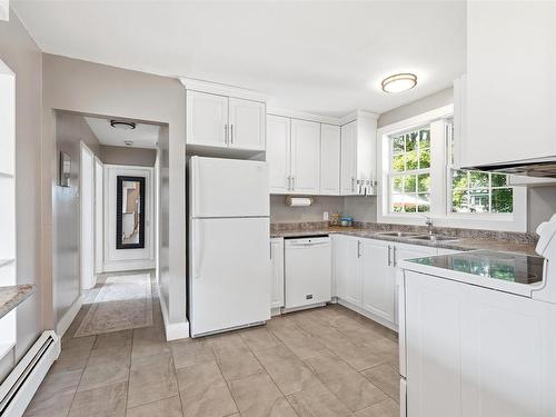 42 Birch Street, Halifax, NS - Indoor Photo Showing Kitchen With Double Sink