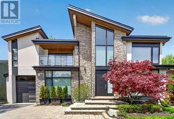 16 CHIPPING ROAD Toronto, ON M3B 1L1