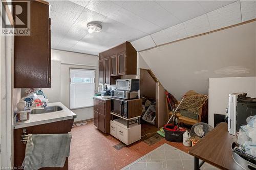 312 East 12Th Street, Hamilton, ON - Indoor Photo Showing Kitchen