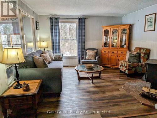 64 Bentley Lake Loop, Faraday, ON - Indoor Photo Showing Living Room