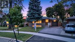 18 SPENCELY COURT Toronto, ON M9P 1N5