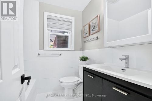 18 Spencely Court, Toronto, ON - Indoor Photo Showing Bathroom