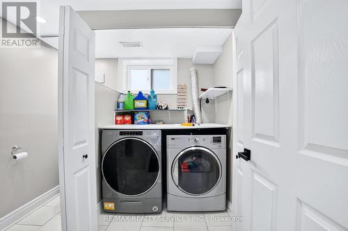 18 Spencely Court, Toronto, ON - Indoor Photo Showing Laundry Room