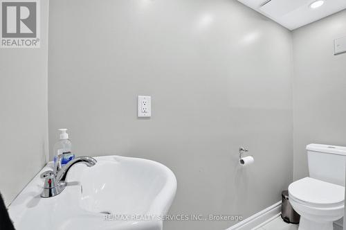 18 Spencely Court, Toronto, ON - Indoor Photo Showing Bathroom