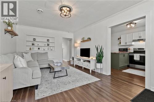 38 Alexandra Boulevard, St. Catharines, ON - Indoor Photo Showing Living Room