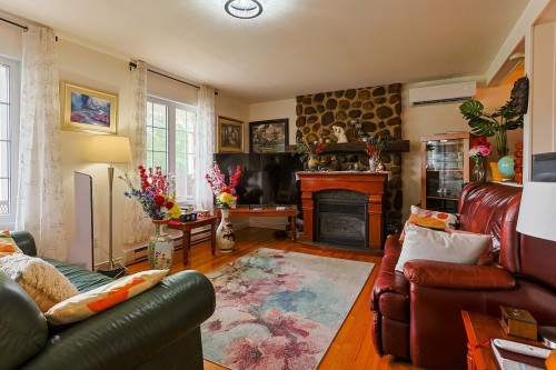 Salon - 770 Ch. Juneau, Shawinigan, QC - Indoor Photo Showing Living Room With Fireplace