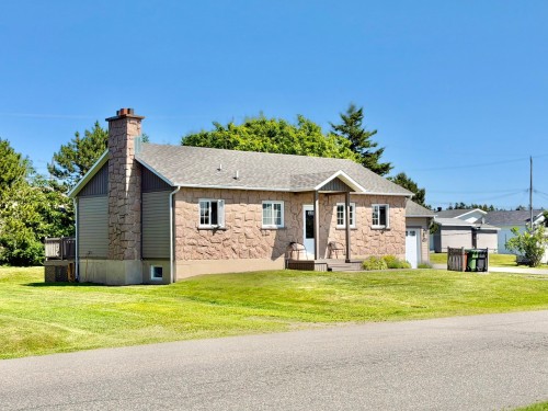Façade - 220 Ch. Central, Les Îles-De-La-Madeleine, QC - Outdoor