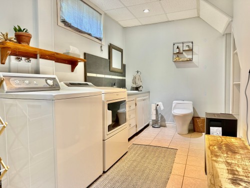 Sous-sol - 220 Ch. Central, Les Îles-De-La-Madeleine, QC - Indoor Photo Showing Laundry Room