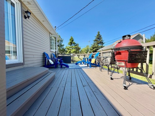 Terrasse - 220 Ch. Central, Les Îles-De-La-Madeleine, QC - Outdoor With Deck Patio Veranda With Exterior