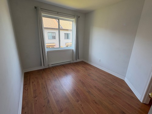 Chambre à coucher - 241 Rue De Cherbourg, Candiac, QC - Indoor Photo Showing Other Room