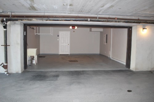 Garage - 241 Rue De Cherbourg, Candiac, QC - Indoor Photo Showing Garage