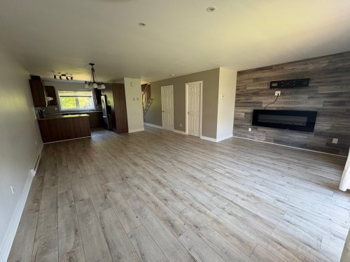 Salon - 241 Rue De Cherbourg, Candiac, QC - Indoor With Fireplace