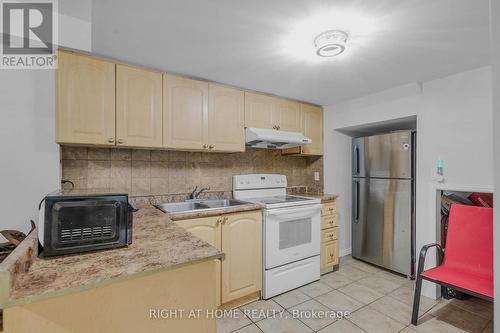 86 Whitehouse Crescent, Brampton, ON - Indoor Photo Showing Kitchen