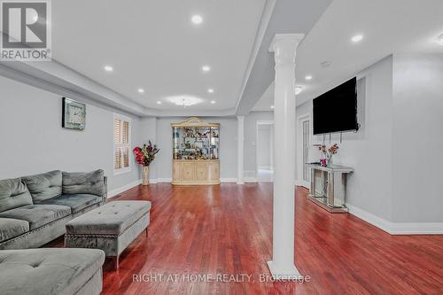 86 Whitehouse Crescent, Brampton, ON - Indoor Photo Showing Living Room