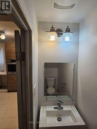 449 Pacific Avenue, Toronto, ON - Indoor Photo Showing Bathroom
