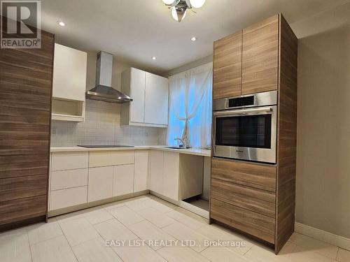 449 Pacific Avenue, Toronto, ON - Indoor Photo Showing Kitchen